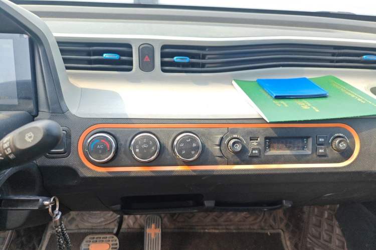 Used Wuling Hongguang MINIEV 2022 Zizai Version Lithium-NMC Audio And AC Panel