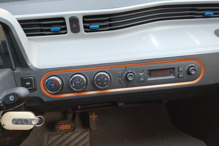 Used Wuling Hongguang MINIEV 2022 Zizai Version Lithium Iron Phosphate Audio And AC Panel