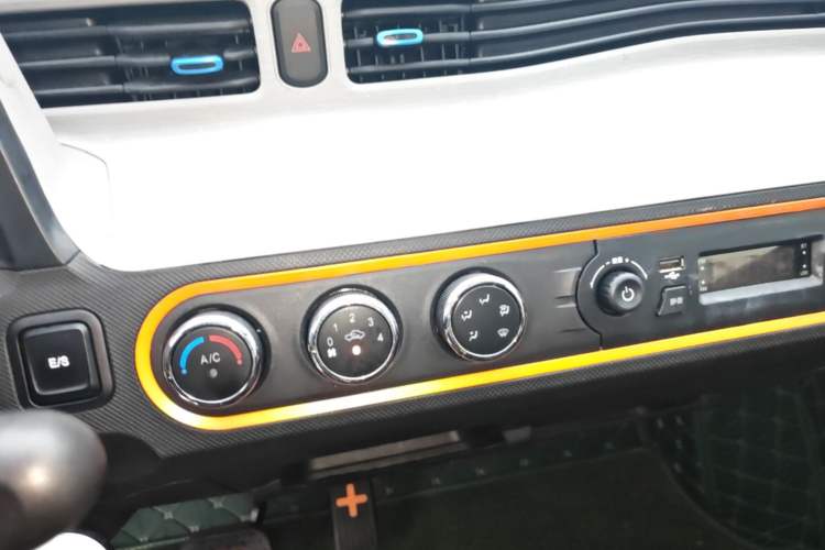Used Wuling Hongguang MINIEV 2022 Zizai Version Lithium-NMC Audio And AC Panel