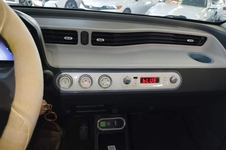 Used Wuling Hongguang MINIEV 2022 Macaron Premium Model – Lithium Iron Phosphate Audio And AC Panel