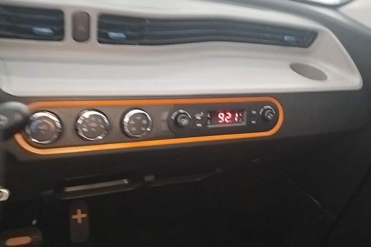 Used Wuling Hongguang MINIEV 2022 Zizai Version Lithium Iron Phosphate Audio And AC Panel
