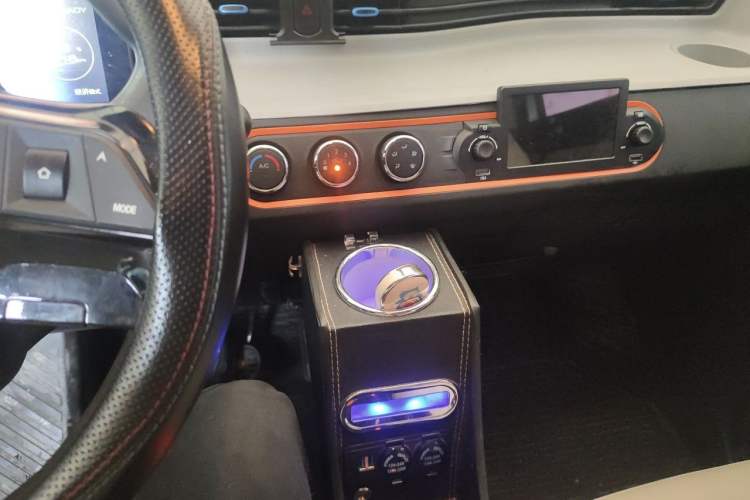 Used Wuling Hongguang MINIEV 2022 Zizai Version Lithium Iron Phosphate Audio And AC Panel