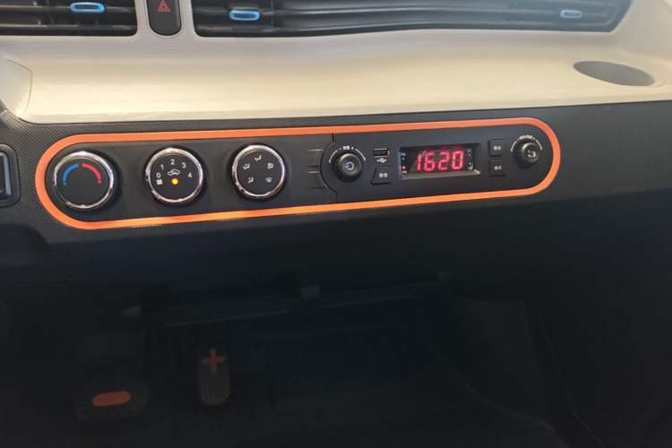 Used Wuling Hongguang MINIEV 2022 Easy Version Lithium Iron Phosphate Audio And AC Panel