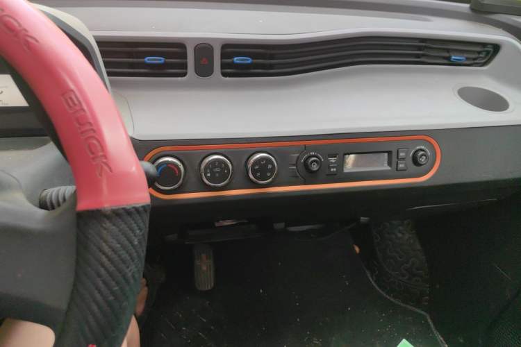 Used Wuling Hongguang MINIEV 2022 Easy Version Lithium Iron Phosphate Audio And AC Panel