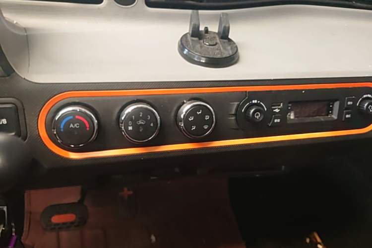 Used Wuling Hongguang MINIEV 2022 Easy Version Lithium Iron Phosphate Audio And AC Panel