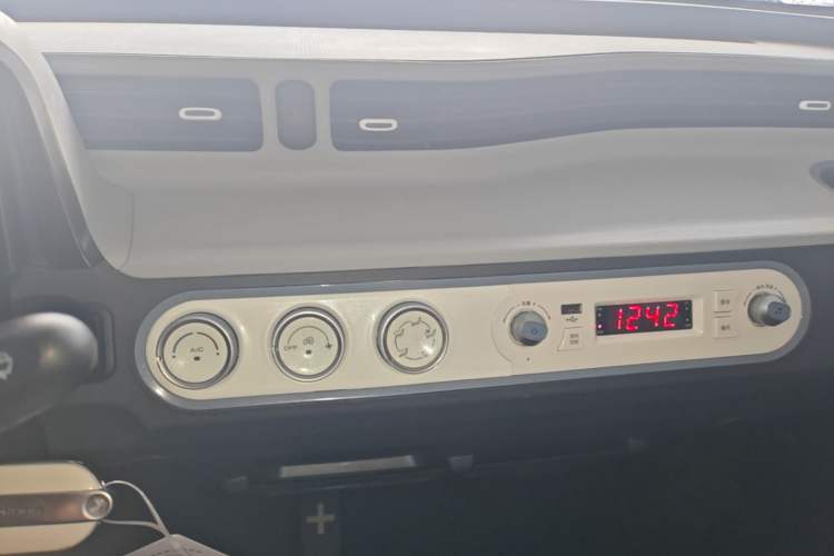 Used Wuling Hongguang MINIEV 2022 Macaron Premium Model – Lithium Iron Phosphate Audio And AC Panel