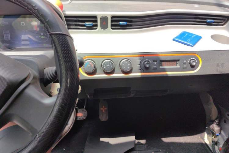 Used Wuling Hongguang MINIEV 2022 Zizai Version Lithium Iron Phosphate Audio And AC Panel