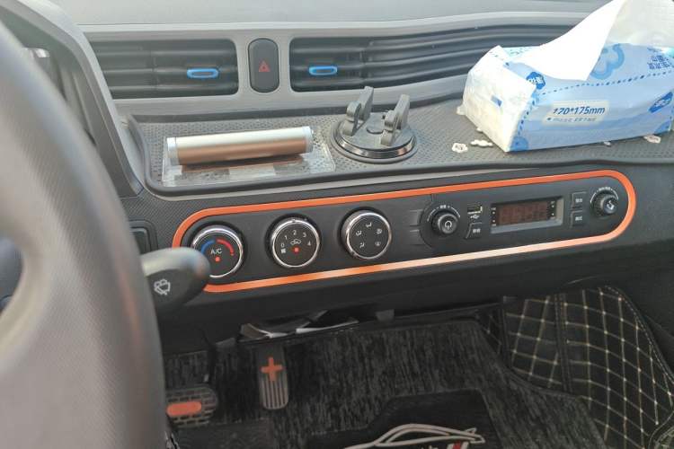 Used Wuling Hongguang MINIEV 2022 Easy Version Lithium-NMC Audio And AC Panel