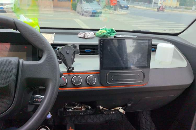 Used Wuling Hongguang MINIEV 2022 Easy Version Lithium Iron Phosphate Audio And AC Panel