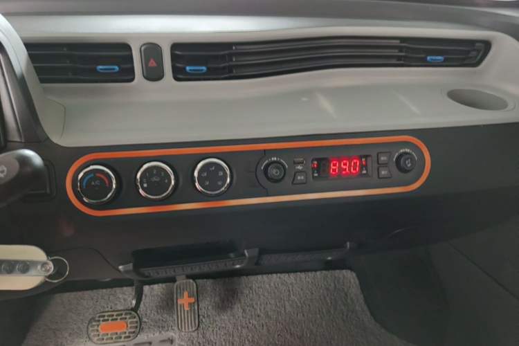 Used Wuling Hongguang MINIEV 2022 Zizai Version Lithium Iron Phosphate Audio And AC Panel