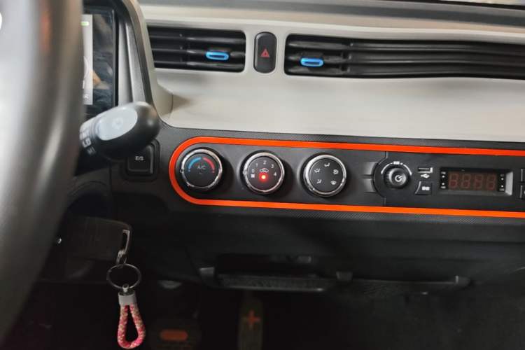 Used Wuling Hongguang MINIEV 2022 Zizai Version Lithium Iron Phosphate Audio And AC Panel
