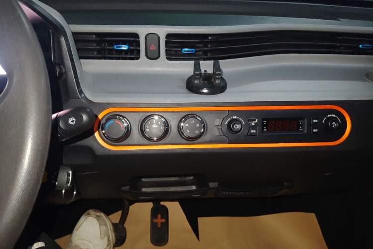 Used Wuling Hongguang MINIEV 2022 Easy Version Lithium Iron Phosphate Audio And AC Panel
