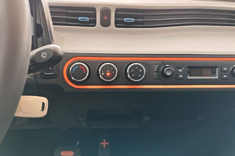 Used Wuling Hongguang MINIEV 2022 Easy Version Lithium Iron Phosphate Audio And AC Panel