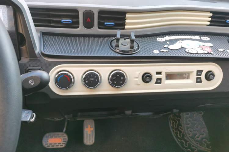 Used Wuling Hongguang MINIEV 2022 Easy Version Lithium Iron Phosphate Audio And AC Panel