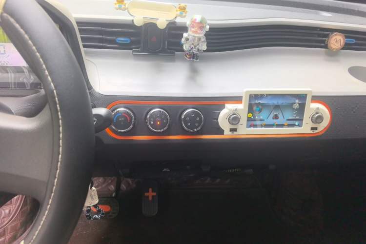 Used Wuling Hongguang MINIEV 2022 Macaron Fashion Model Lithium Iron Phosphate Audio And AC Panel