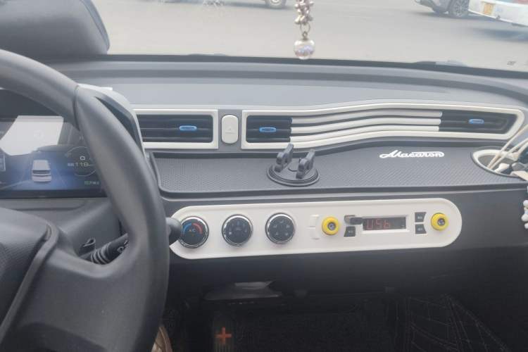 Used Wuling Hongguang MINIEV 2022 Enjoy Edition Lithium-Ion Battery Audio And AC Panel