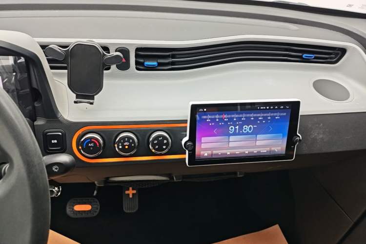Used Wuling Hongguang MINIEV 2022 Easy Version Lithium Iron Phosphate Audio And AC Panel