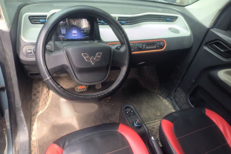 Used Wuling Hongguang MINIEV 2022 Macaron Fashion Model Lithium Iron Phosphate Center Console