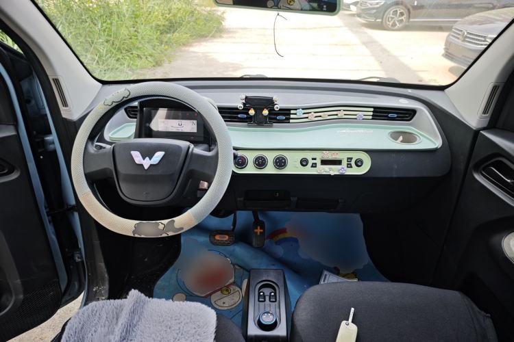 Used Wuling Hongguang MINIEV 2022 Easy Version Lithium Iron Phosphate Center Console