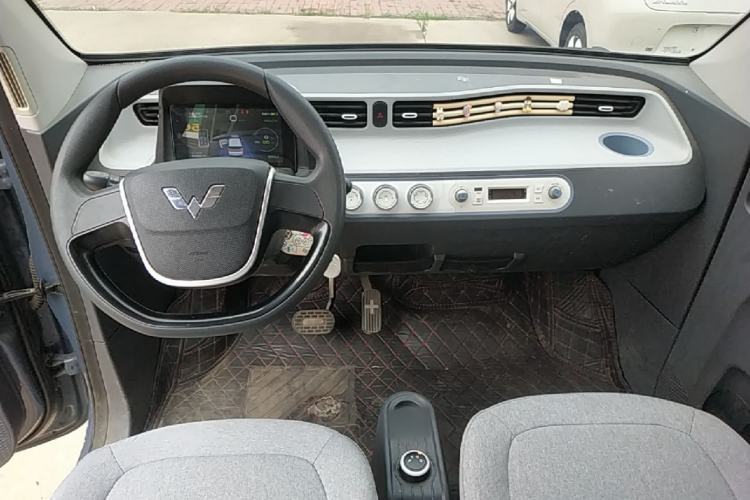 Used Wuling Hongguang MINIEV 2022 Macaron Premium Model – Lithium Iron Phosphate Center Console