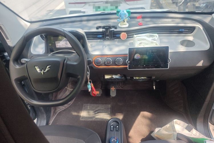 Used Wuling Hongguang MINIEV 2022 Easy Version Lithium-NMC Center Console