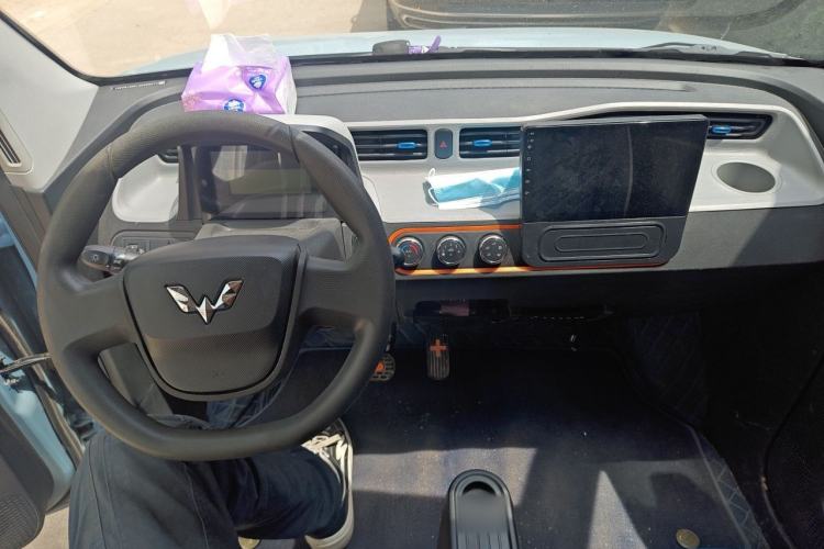 Used Wuling Hongguang MINIEV 2022 Easy Version Lithium Iron Phosphate Center Console