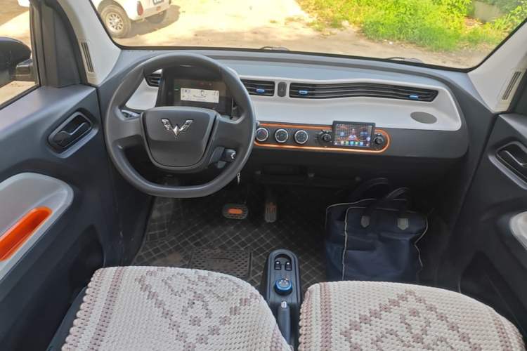 Used Wuling Hongguang MINIEV 2022 Easy Version Lithium-NMC Center Console
