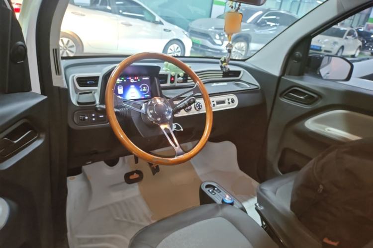 Used Wuling Hongguang MINIEV 2022 Zizai Version Lithium Iron Phosphate Center Console