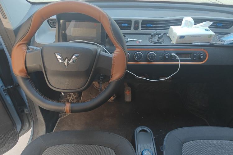 Used Wuling Hongguang MINIEV 2022 Easy Version Lithium Iron Phosphate Center Console