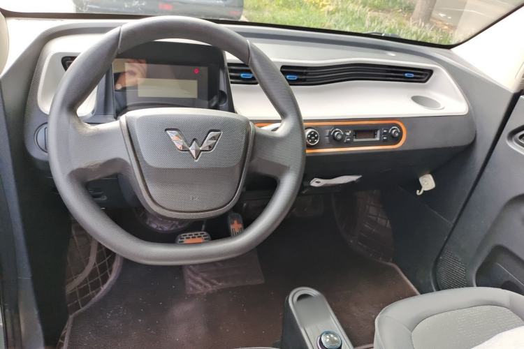 Used Wuling Hongguang MINIEV 2022 Easy Version Lithium-NMC Center Console