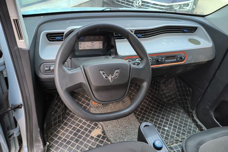 Used Wuling Hongguang MINIEV 2022 Easy Version Lithium Iron Phosphate Center Console