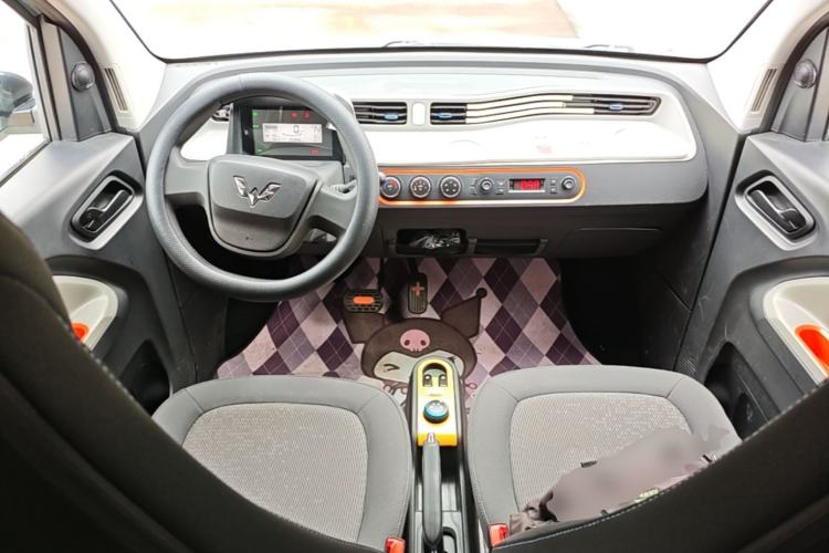 Used Wuling Hongguang MINIEV 2022 Macaron Fashion Edition Lithium-Nickel-Cobalt-Alpha-oxide Center Console