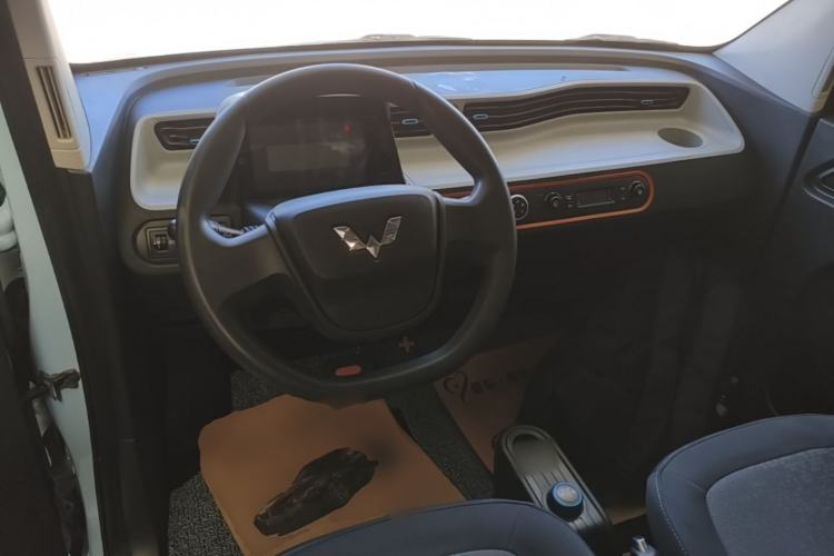 Used Wuling Hongguang MINIEV 2022 Easy Version Lithium Iron Phosphate Center Console