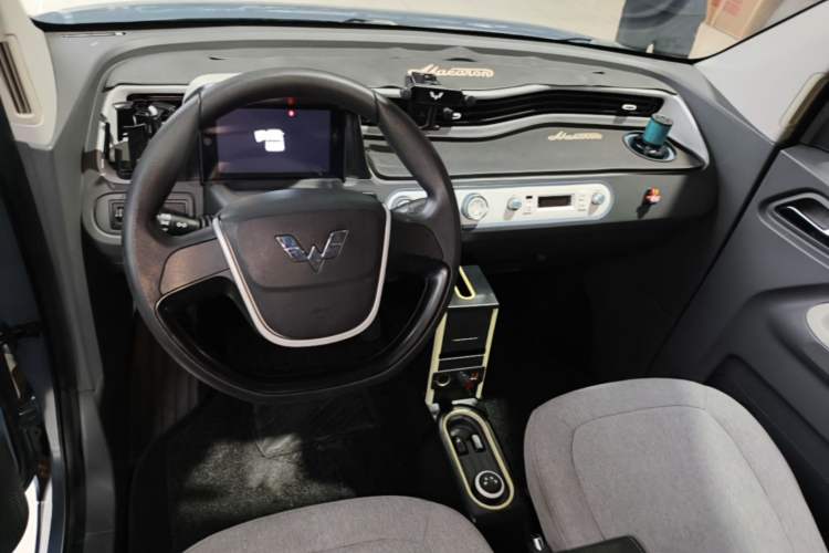Used Wuling Hongguang MINIEV 2022 Macaron Premium Model – Lithium Iron Phosphate Center Console