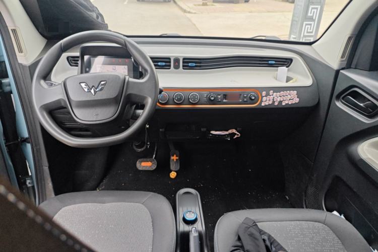 Used Wuling Hongguang MINIEV 2022 Easy Version Lithium Iron Phosphate Center Console
