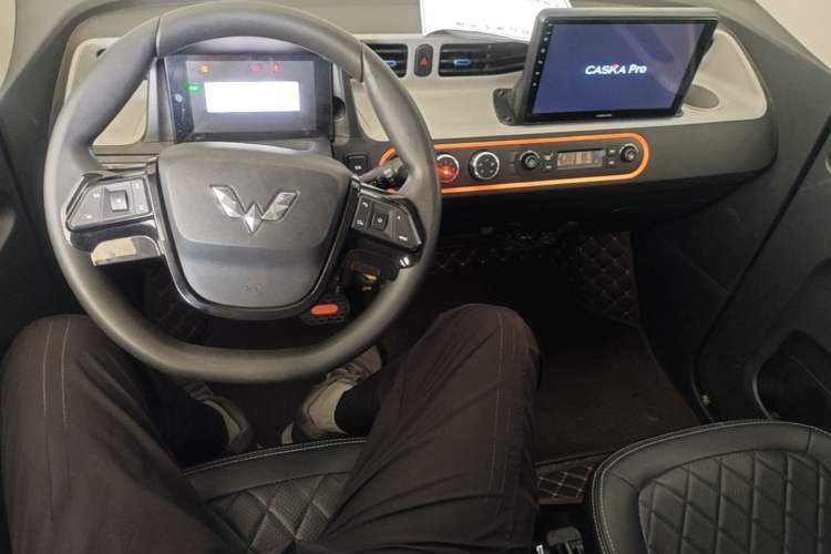 Used Wuling Hongguang MINIEV 2022 Easy Version Lithium Iron Phosphate Center Console