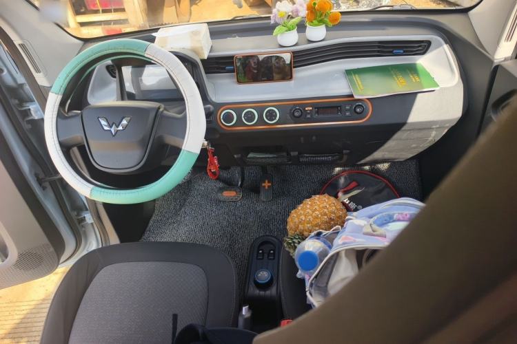 Used Wuling Hongguang MINIEV 2022 Easy Version Lithium Iron Phosphate Center Console