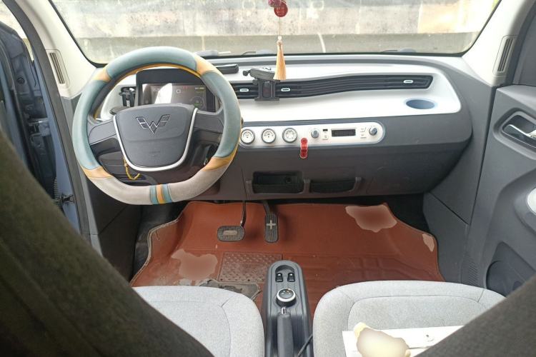 Used Wuling Hongguang MINIEV 2022 Macaron Premium Model – Lithium Iron Phosphate Center Console