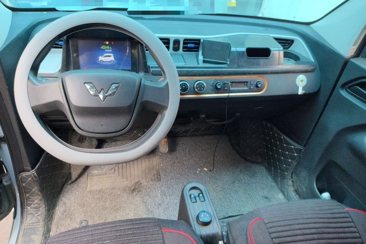 Used Wuling Hongguang MINIEV 2022 Easy Version Lithium Iron Phosphate Center Console