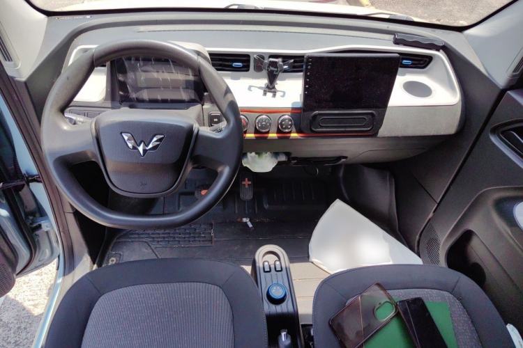 Used Wuling Hongguang MINIEV 2022 Macaron Fashion Model Lithium Iron Phosphate Center Console