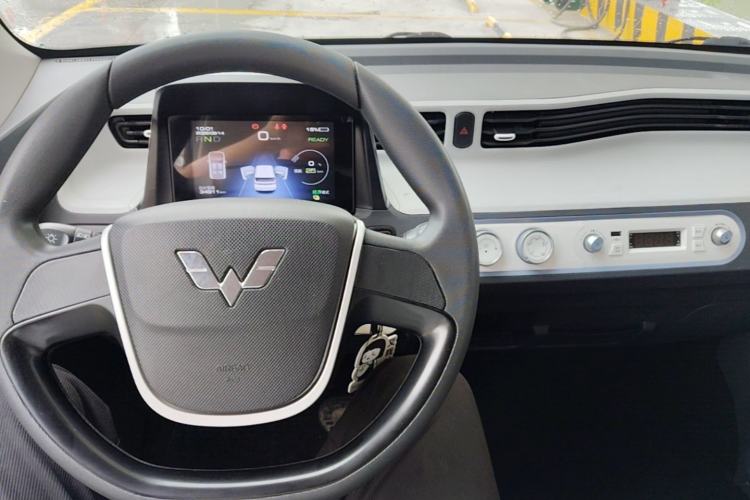 Used Wuling Hongguang MINIEV 2022 Macaron Premium Model – Lithium Iron Phosphate Center Console