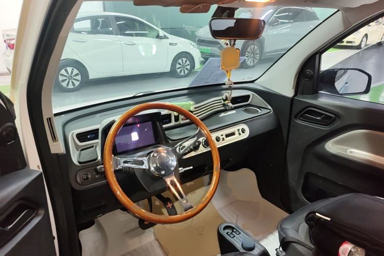 Used Wuling Hongguang MINIEV 2022 Zizai Version Lithium Iron Phosphate Center Console