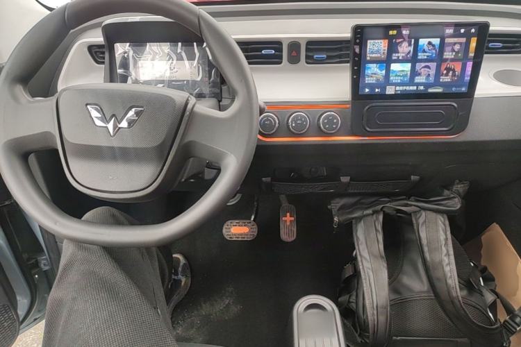 Used Wuling Hongguang MINIEV 2022 Zizai Version Lithium Iron Phosphate Center Console