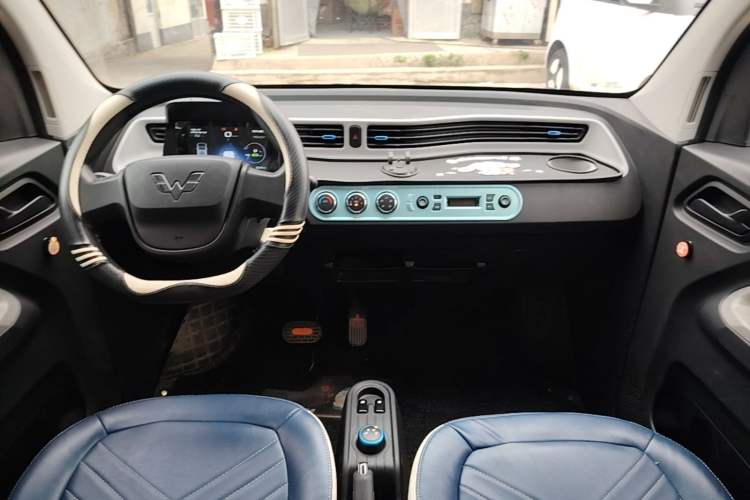 Used Wuling Hongguang MINIEV 2022 Zizai Version Lithium Iron Phosphate Center Console