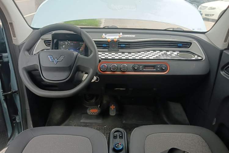 Used Wuling Hongguang MINIEV 2022 Zizai Version Lithium-NMC Center Console