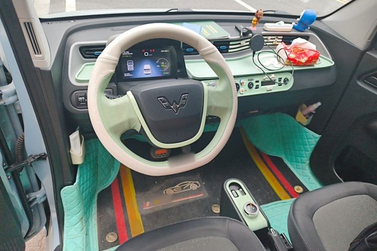 Used Wuling Hongguang MINIEV 2022 Macaron Fashion Model Lithium Iron Phosphate Center Console