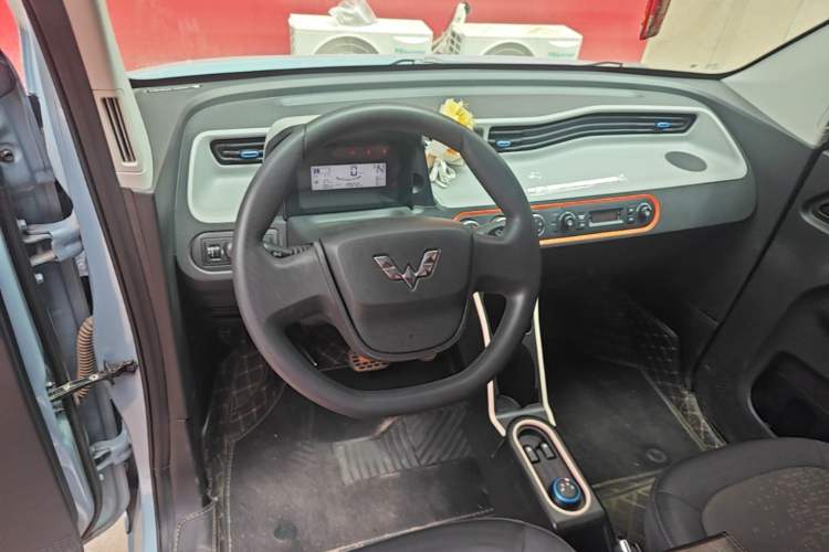 Used Wuling Hongguang MINIEV 2022 Easy Version Lithium Iron Phosphate Center Console