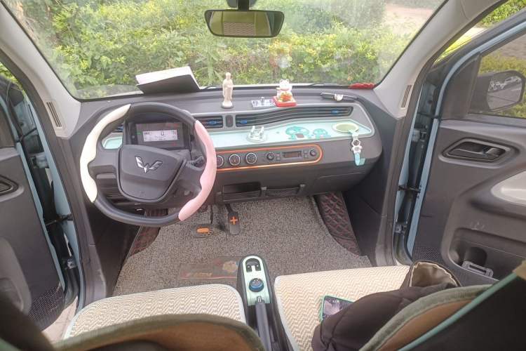 Used Wuling Hongguang MINIEV 2022 Easy Version Lithium Iron Phosphate Center Console