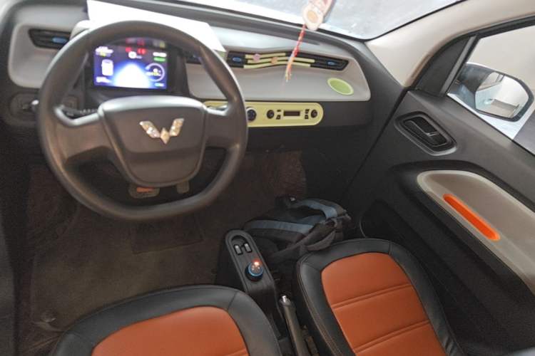 Used Wuling Hongguang MINIEV 2022 Easy Version Lithium Iron Phosphate Center Console
