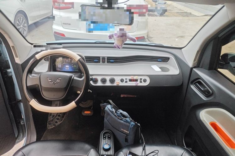 Used Wuling Hongguang MINIEV 2022 Macaron Premium Model – Lithium Ternary Battery Center Console